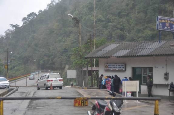 Fronteira entre Bolívia e Argentina, entre as cidades de Bermejo (BO) e Água Blanca (AG)